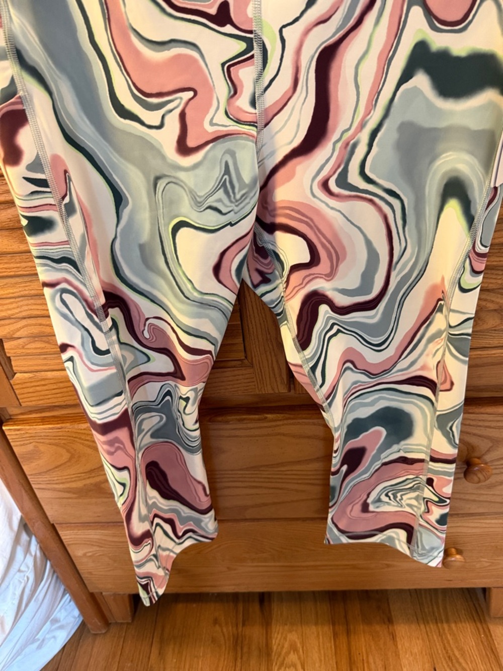 NWT ๐ธ Athleta Pink & Green Marble Print Capri Leggings Size XL - Picture 4 of 10